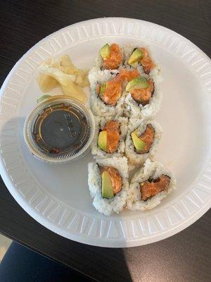 Spicy salmon avocado roll