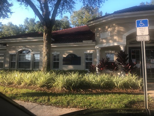 Nice curb appeal at the food Dr Annilea Gunn MD in Tampa Palms. Florida Medical Clinic group.