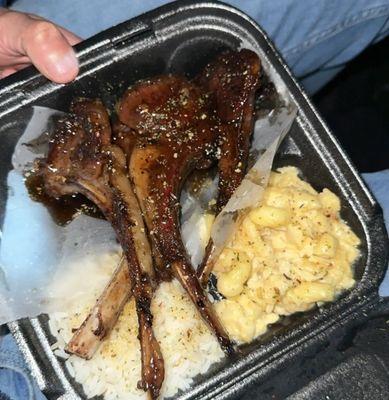 Lamb chops with white rice and mac & cheese