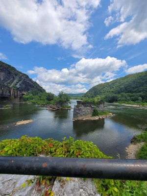 Look at that view!! Where 3 states and 2 rivers meet! The point!