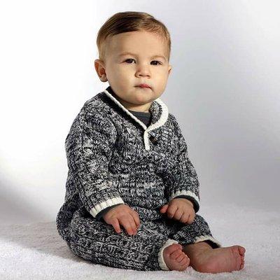 This cozy salt n' pepper collar-style sweater overall satisfies a dual purpose: warmth and fashionable.