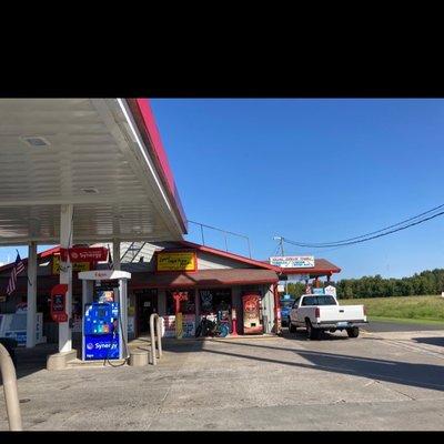 Drive thru liquor and tobacco at this station