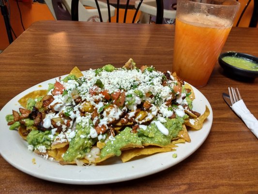 Nachos especiales con carne al pastor