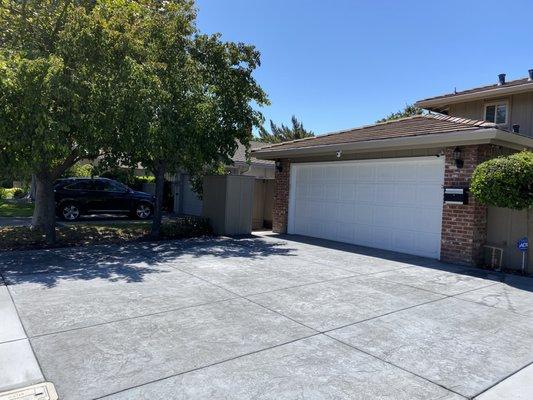 Old granite stamped driveway with broom-finish borders and 
silver smoke color