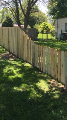 Shadow box wood fence using screws