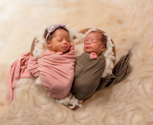 Twin Newborns in heart photographed at 2 weeks old