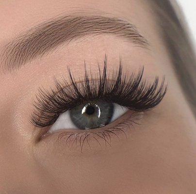 Volume Spike Eyelashes.