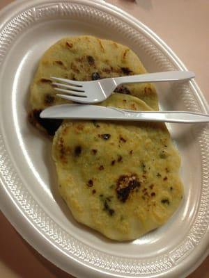 Pupusas de queso con loroco!! Delicious!!