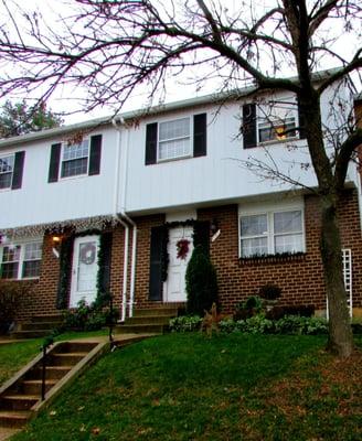 $125,000!  441 Gatewood Court, Glen Burnie, MD
AA9538744

Beautifully maintained 3 level townhouse. 3 bedrooms, 2 bath...