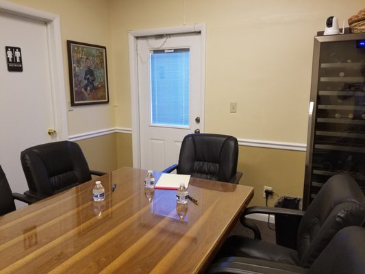 One of our joint mediation session rooms. This room is also equipped with technology to facilitate distance mediation.