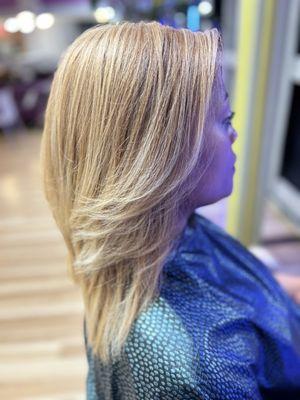 Blond bomb shell color ! Natural hair silk press don't care