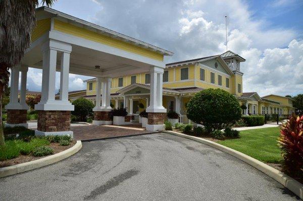 Covered Entrance to Serenades - Memory Care Focused