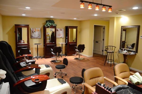 Full service salon/manicure/pedicure