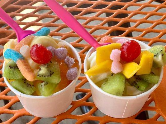 Frozen yogurt with toppings