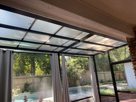 Polycarbonate roof keeps out rain and reduces glare and heat.