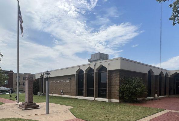 Lincoln County Courthouse, Chandler, OK