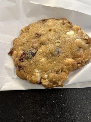 Cranberry macadamia cookie