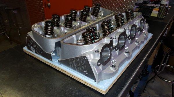 Big block Chevy high performance aluminum cylinder heads