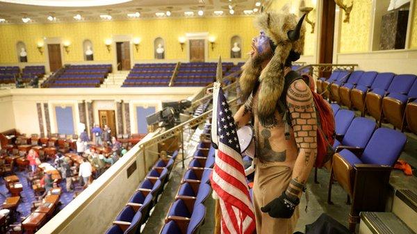 Idiot pissing in the U.S. Capitol