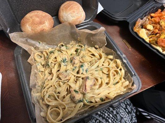 "Rattle snake pasta" but really Alfredo pasta with chicken