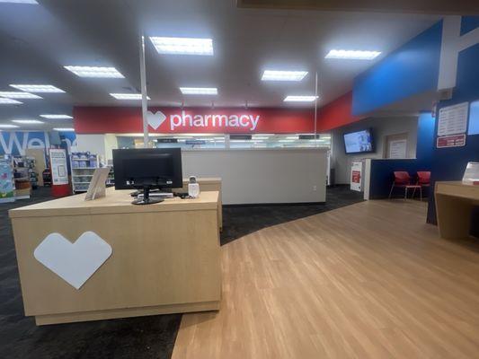 Photo of the pharmacy from the minute clinic side.