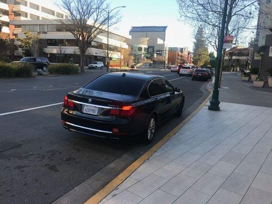 Cozy and luxurious ride is waiting to take me to OAK airport