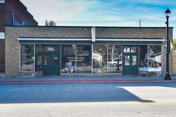 Commercial Bulding Heart of Pulaski OVER 4500 sq feet Double Front Disply Windows