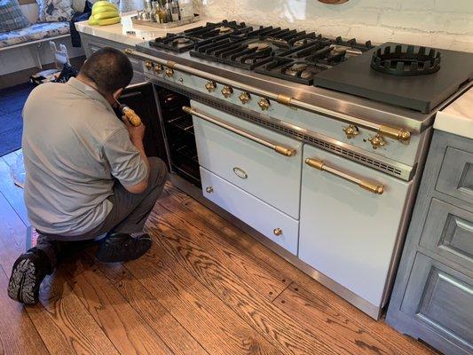 Servicing all Major Brands of Gas And Electric Ranges.