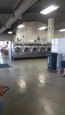 Large washers, very clean! Attendants on duty