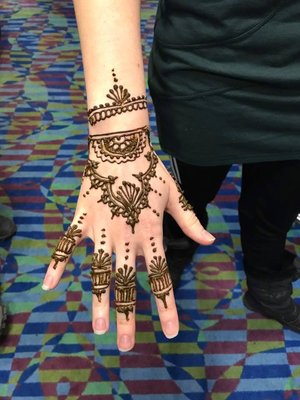 Beautiful Jenna art done by henna artist Glory