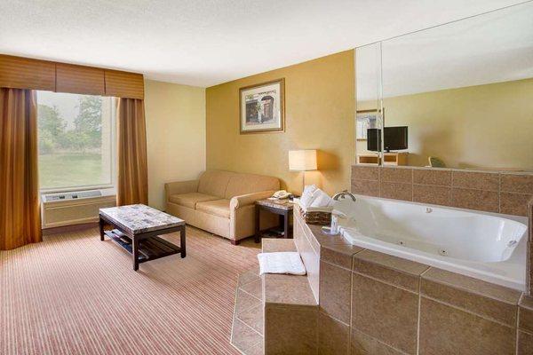 Jacuzzi Suite