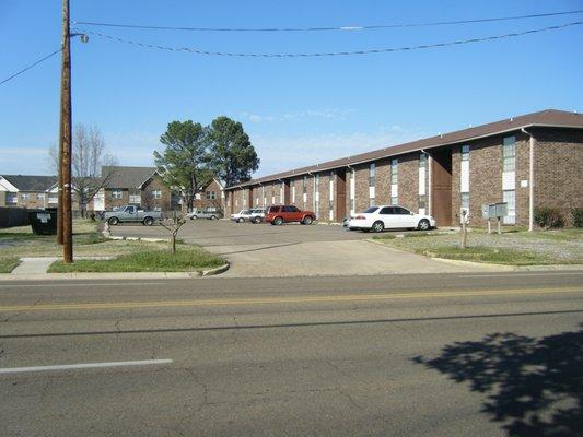 BrookHollow Apartments in Texarkana Arkansas close to Arkansas High School.