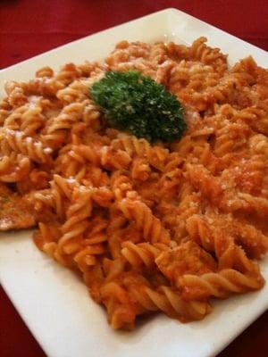 Rotini & Grilled Chicken w/Vodka sauce