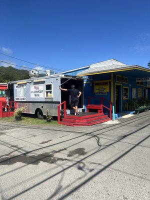 A Country Wok food truck in Hau'ula