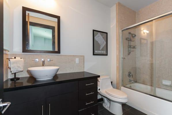 655 S Hope Street #808 - bathroom