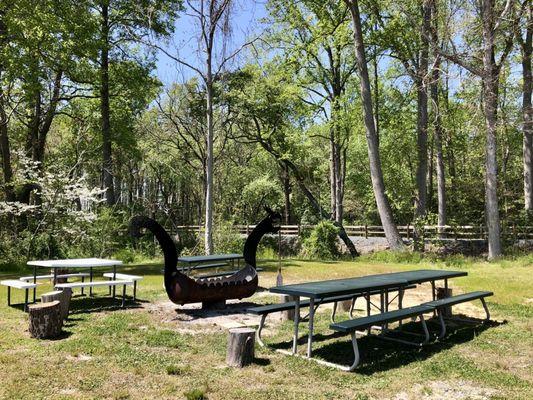 Fire pit picnic tables