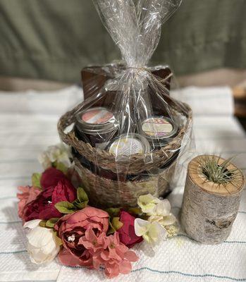 Custom gift baskets with charcuterie board