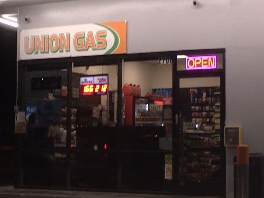 Union Gas. Open 24/7.