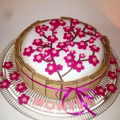 Pink flower cake