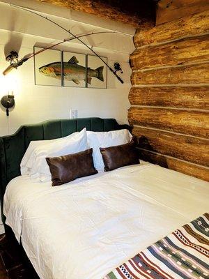 Frohlich Cabin: Guest Bedroom