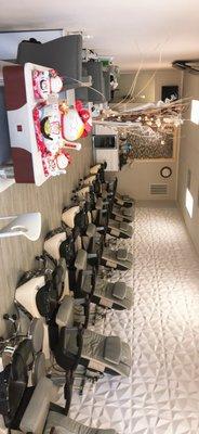 Hi
The nail shop it completed remodel 
And it reopen again. 
I Hope every customer come and see us again
Thank you