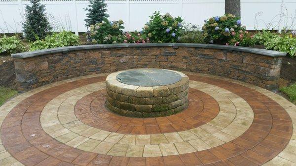 Patio wall w/ fire pit