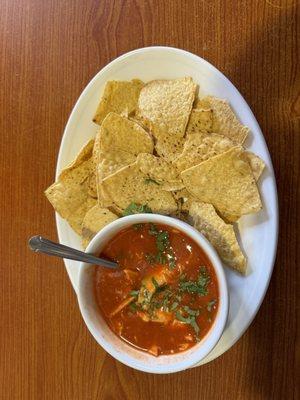 Tortilla soup and chips