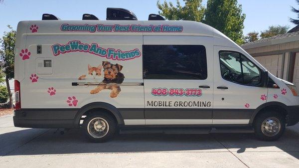 Peewee and Friends is a state of the art mobile pet grooming unit were "GROOMING YOUR BEST FRIEND AT HOME" is a breeze