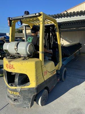 Loading a turf roll to start a cut for an order