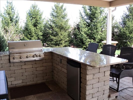 Outdoor Kitchen/ Bar