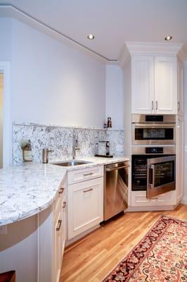 White frameless kitchen