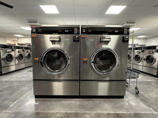 9 Load machine holds up to 90lb of laundry in each washer!! Get a lot done in no time!!