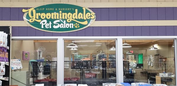 Take a peek at our groomers at work. Our Groomingdales Pet Salon is located in the Pet Department of Alsip Home & Nursery in Frankfort, IL.