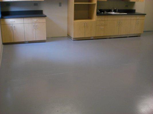 Coolidge Park Maintenance Dept Floor
Chemically resistant Polyaspartic concrete floor in medium gray.